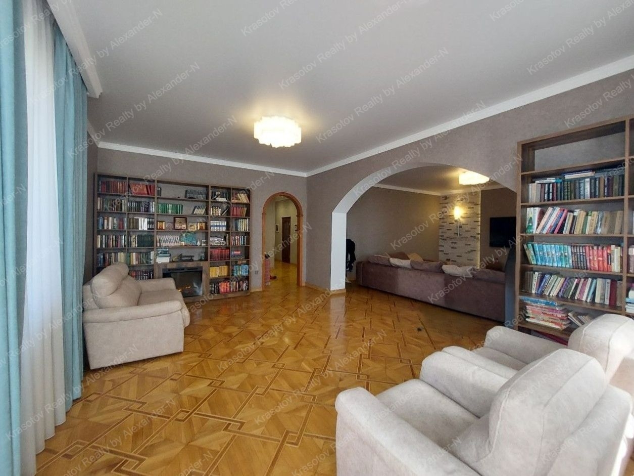 продажа многокомнатной квартиры номер A-174795 в Приморском районе, фото номер 32